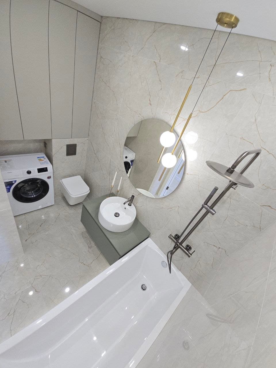 Белое и золото — Ванная